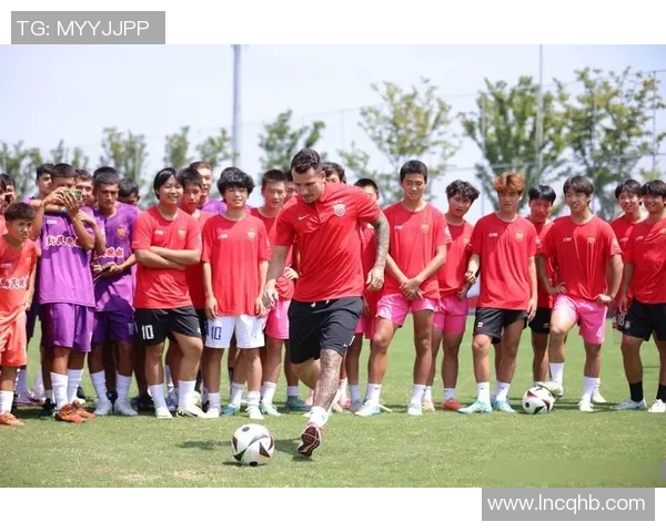 足球球星形象全景解析：从技术特点到场外生活的多维度探索